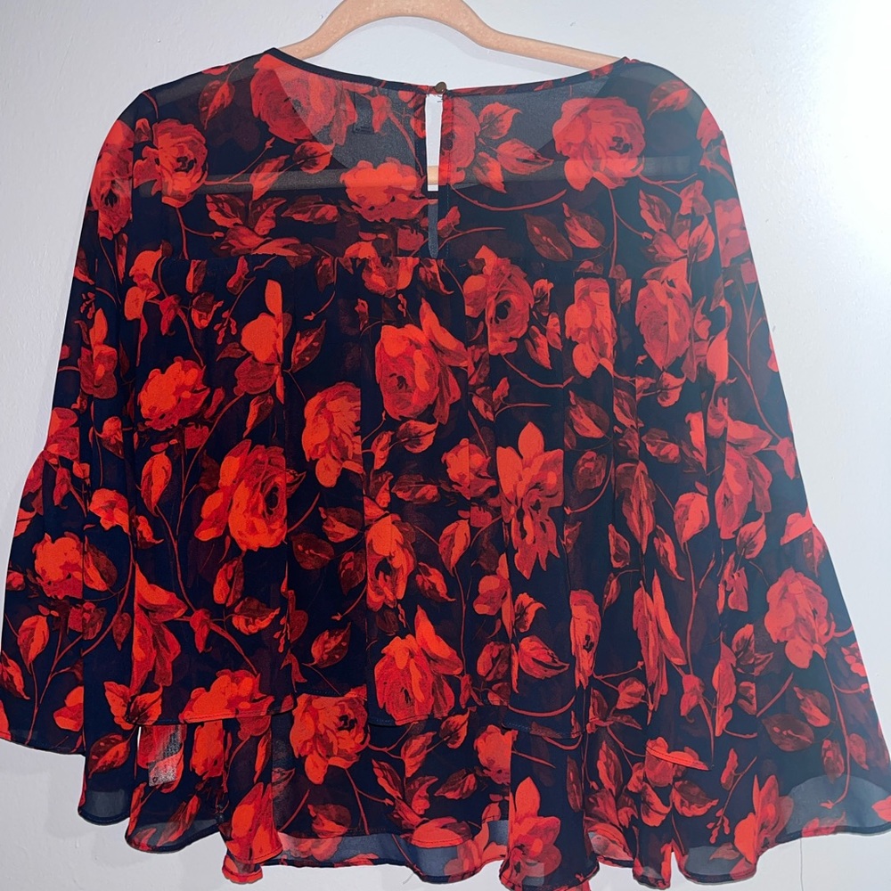 Cute top! - Picture 4 of 4